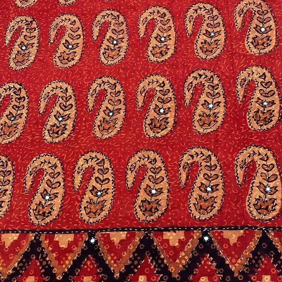 Asian Embroidered Paisley Decorative Tapestry - Picture 4 of 9